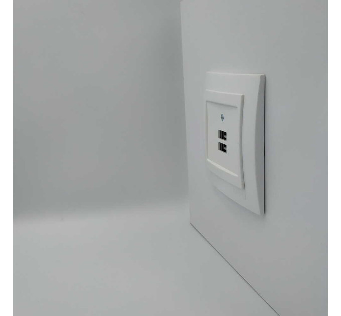 Розетка Nilson Touran біла 2-на USB ( 24111081 )