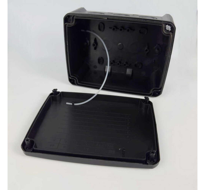 Коробка розподільча СКІМ K160B 163х123х68 без отворів чорна IP67 ( B1102015 )