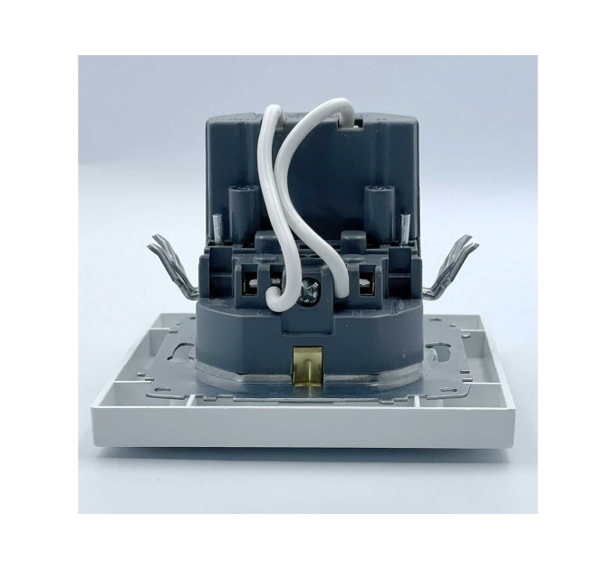 Розетка EL-BI VEGA білий мат 1-на з заземленням + 2USB (Type C+A) ( 510-016200-334 )